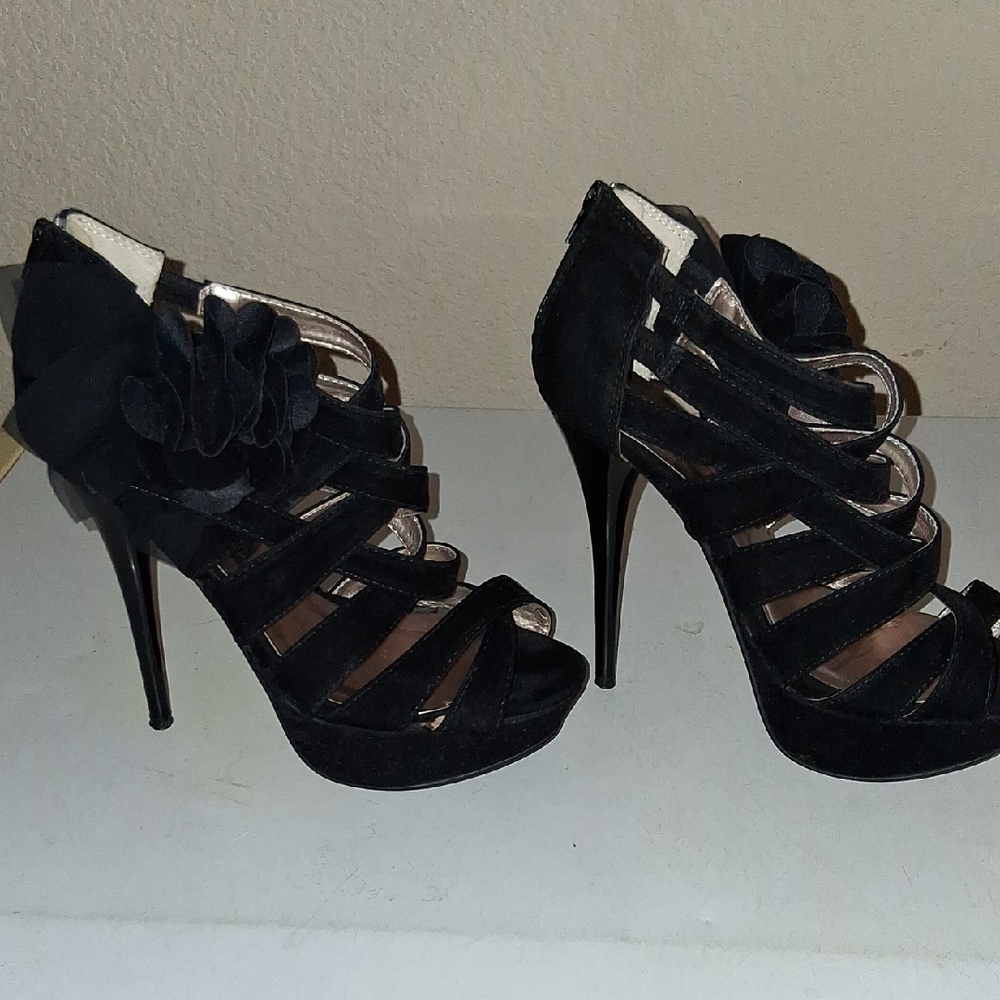 Shi by JOURNEYS Black Strappy Heels with Floral Accent